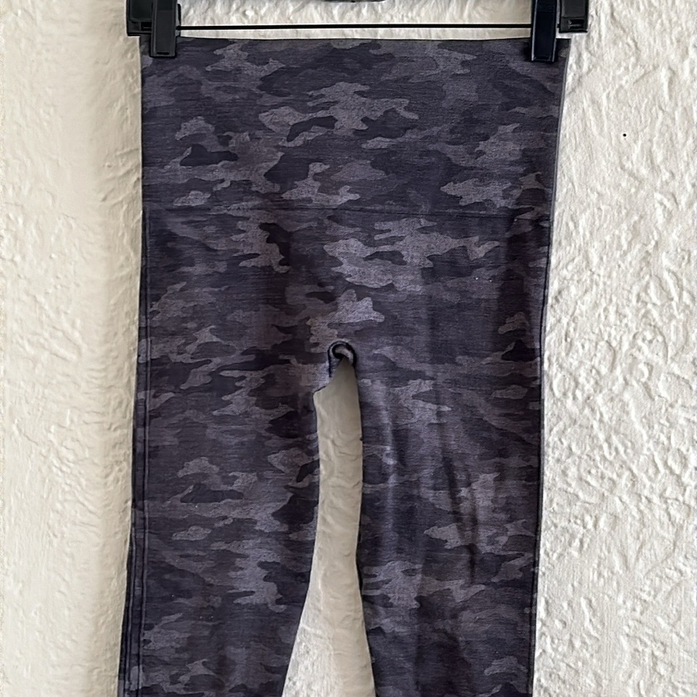 Spanx Look At Me Now High Waisted Seamless Leggings Medium Black Camouflauge - Picture 4 of 10